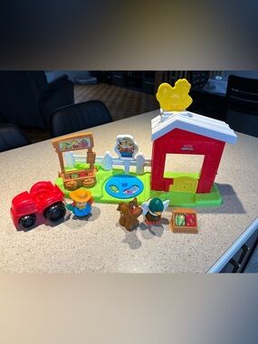 Fisher-Price Little Farm Playset - Red, Green & Yellow